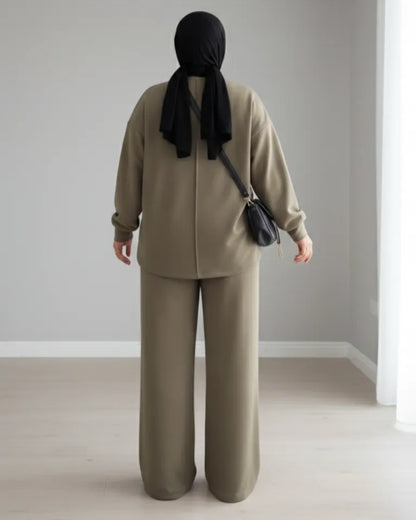 طقم نسائي قطعتين محتشم – سويتشيرت وبنطال واسع